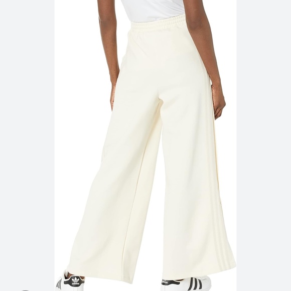 Brand New Adidas ADICOLOR CLEAN CLASSICS PANTS - Picture 13 of 16